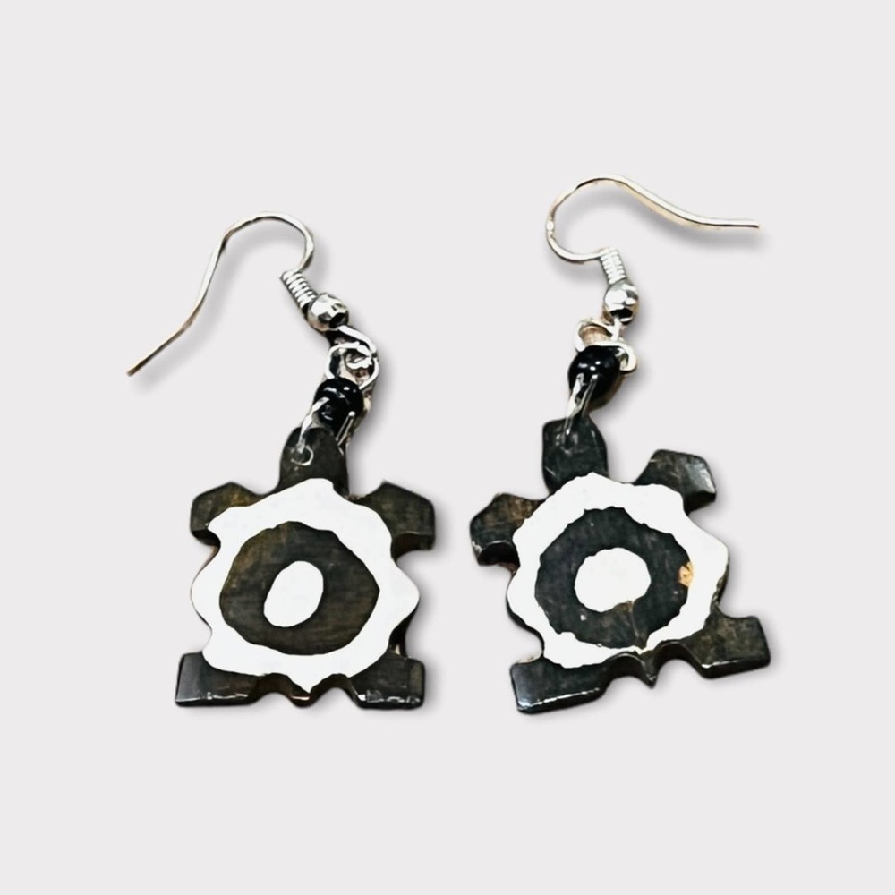 Turtle earrings handmade in Kenya. Supports charity